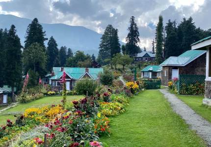 Amritsar to Kashmir Bliss: Lakes & Valleys Tour