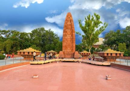 Amritsar to Kashmir Crown: Srinagar, Gulmarg, Pahalgam & Sonmarg