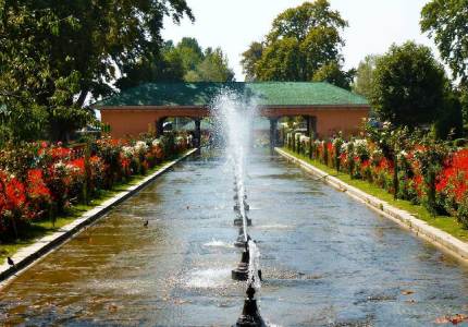 City to Valley Vibes: Chandigarh, Amritsar, Jammu & Srinagar Tour