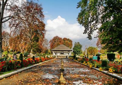 Amritsar to Kashmir Bliss: Lakes & Valleys Tour