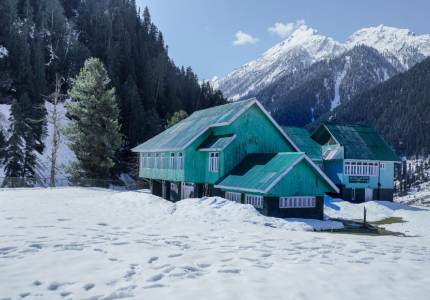 Amritsar to Kashmir Crown: Srinagar, Gulmarg, Pahalgam & Sonmarg