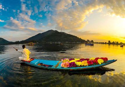 Amritsar to Kashmir Crown: Srinagar, Gulmarg, Pahalgam & Sonmarg