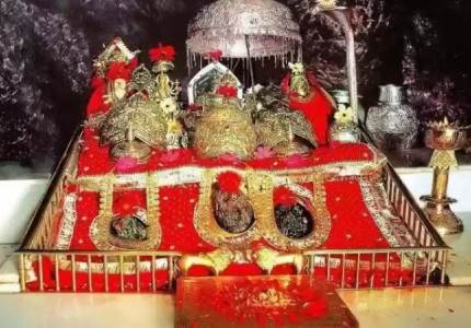 Sacred Peaks Tour: Jammu to Srinagar via Vaishno Devi